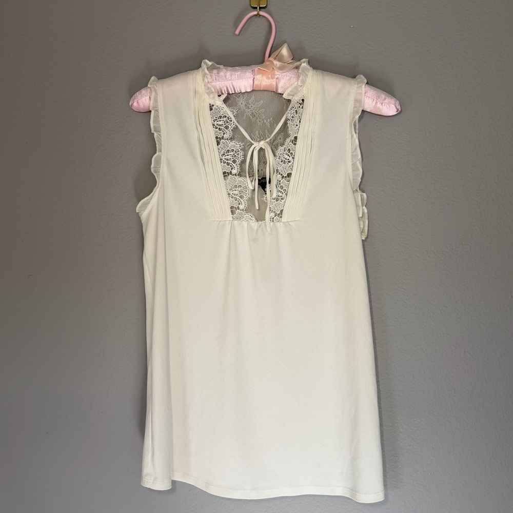 Express sleeveless tank blouse with lace